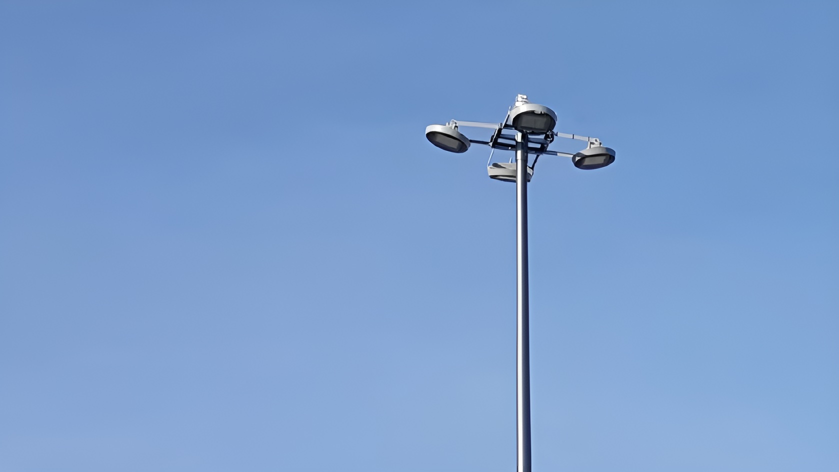 Polygonal lightning protection masts