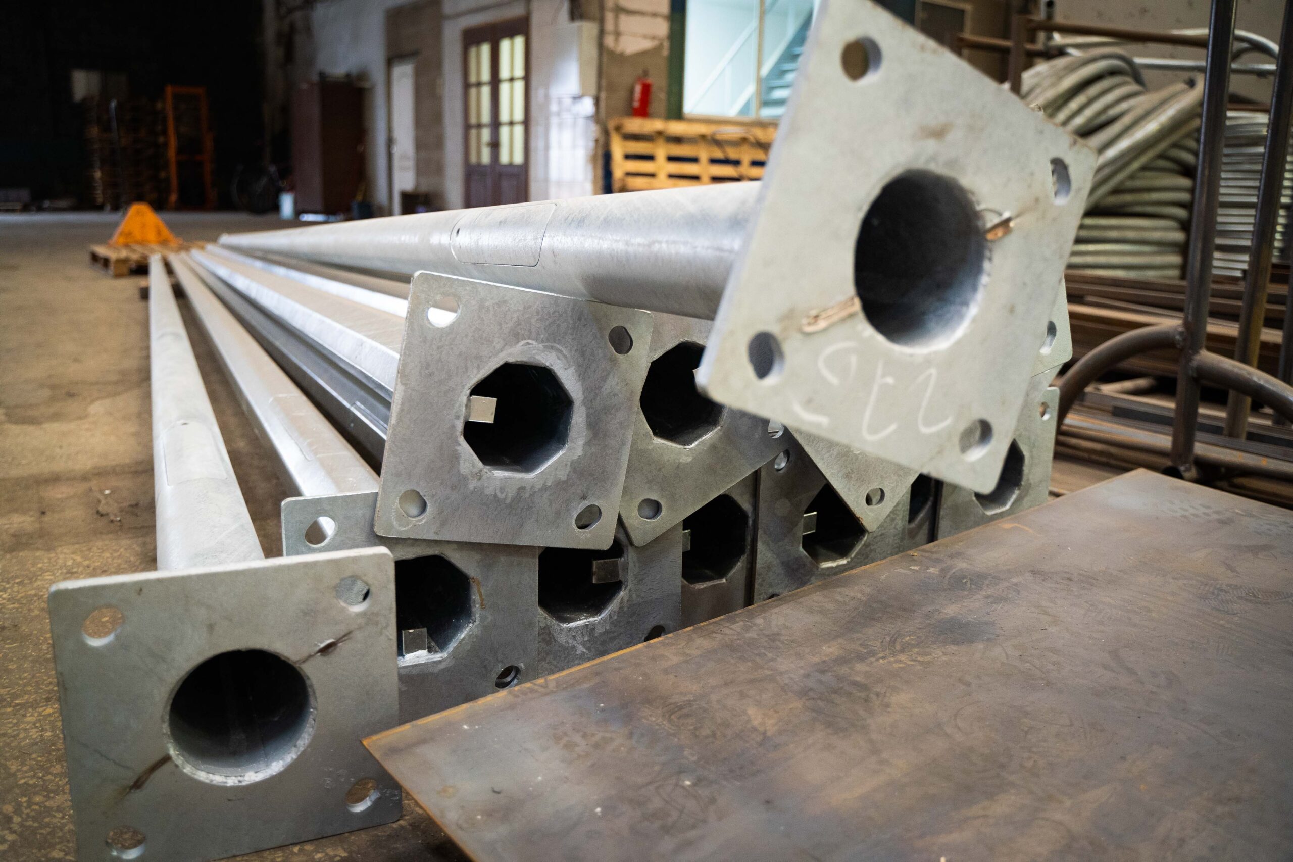 Galvanized Poles for Street and Road Lighting
